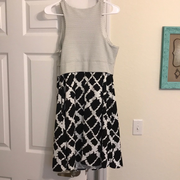 Tabitha Dress - Picture 4 of 5